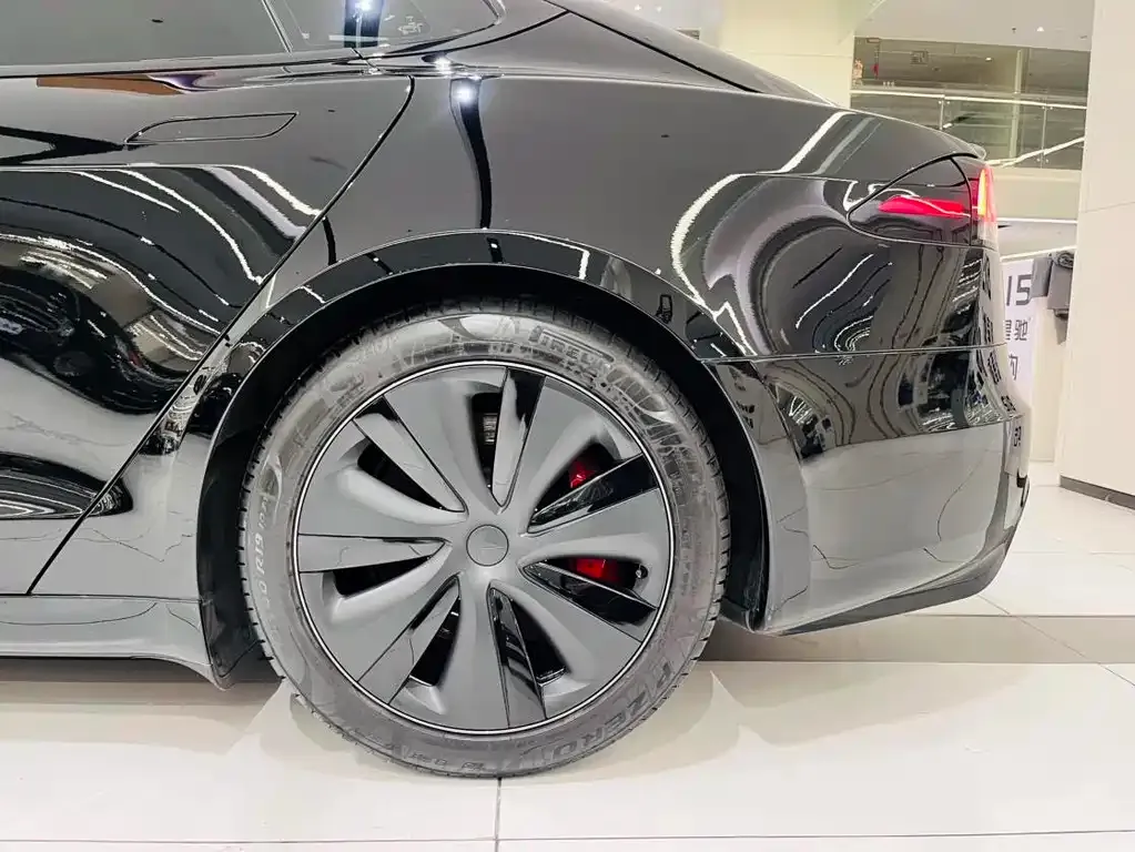 Tesla Model S — фото 7