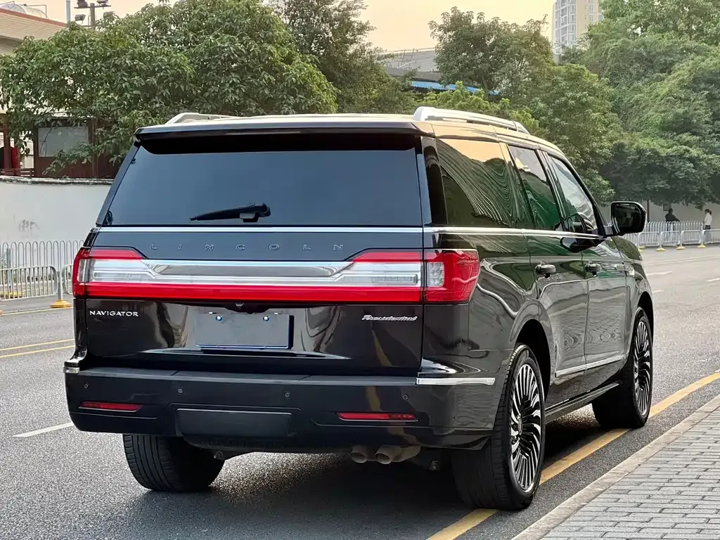 Lincoln Navigator — фото 9