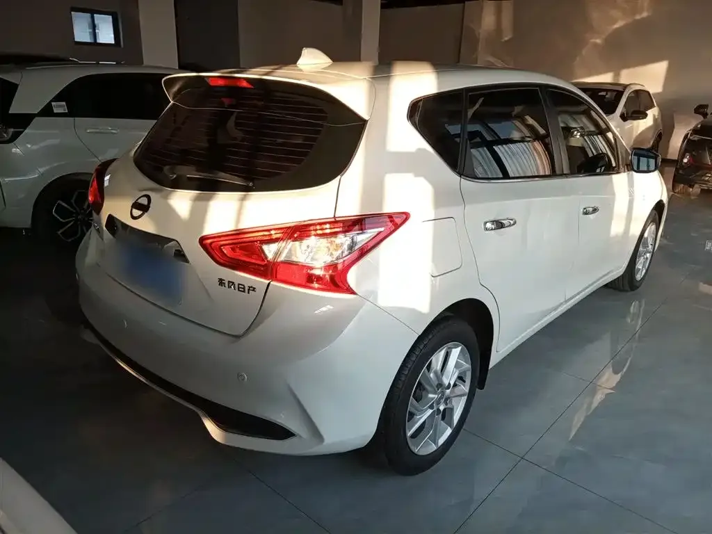 Nissan Tiida — фото 10