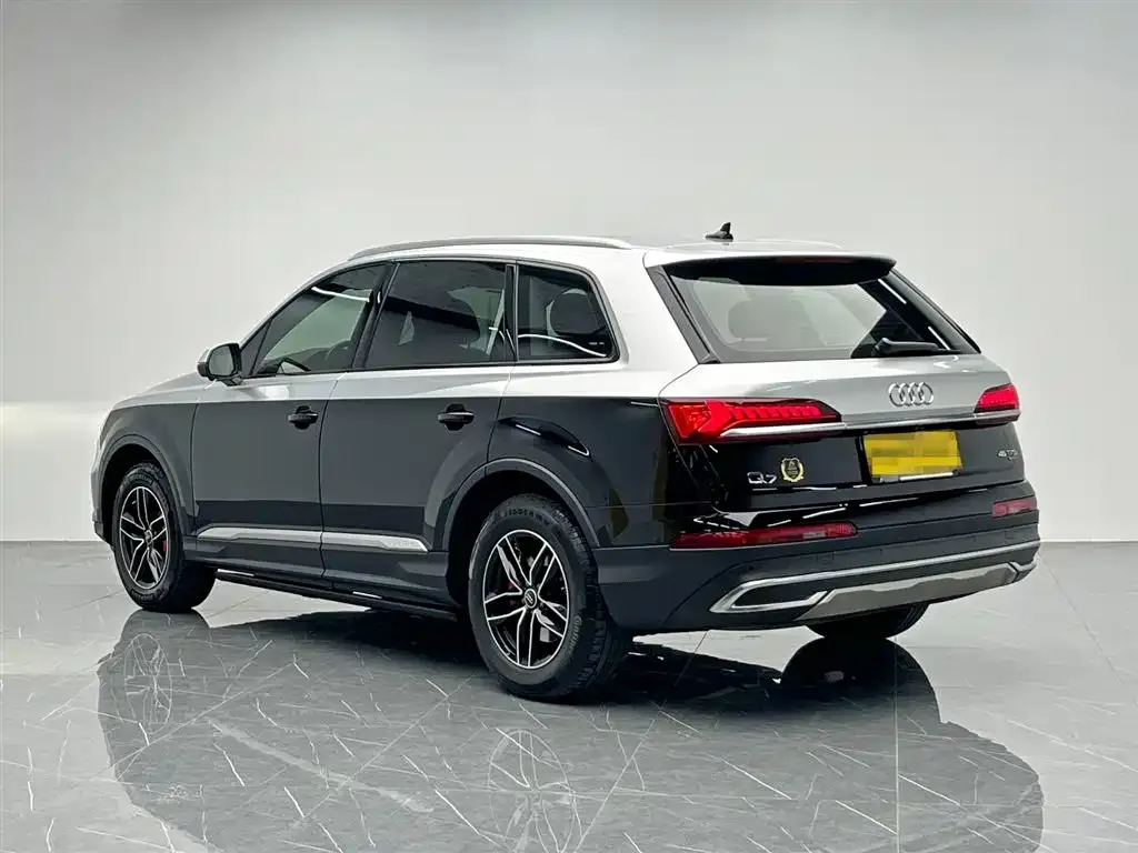 Audi Q7 2023 из CN, фото 4