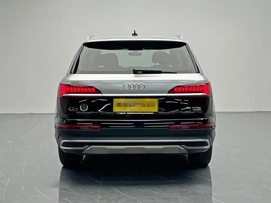 Audi Q7 2023 из CN, фото 2
