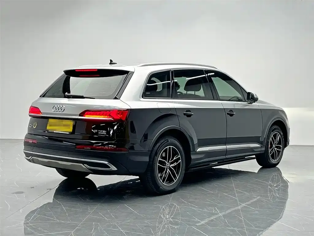 Audi Q7 2023 из CN, фото 5