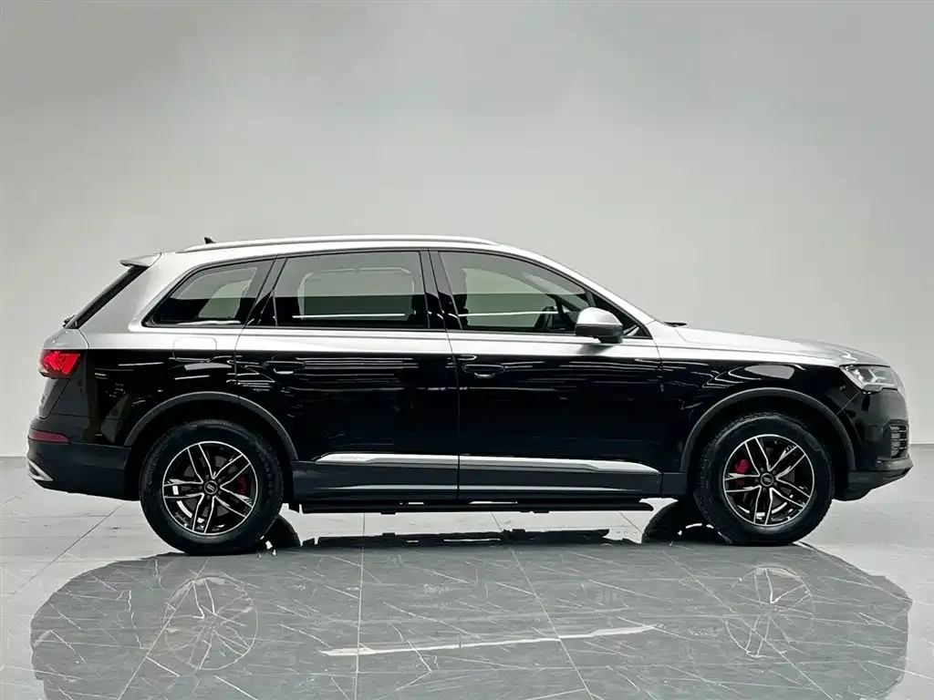 Audi Q7 2023 из CN, фото 7
