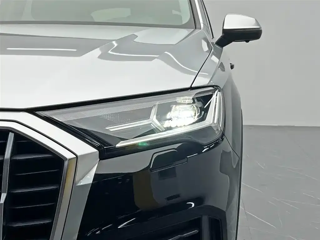 Audi Q7 2023 из CN, фото 10