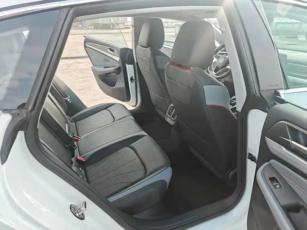 Volkswagen Lamando 2024 из CN, фото 2