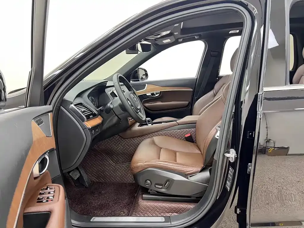 Volvo XC90 2023 из CN, фото 8