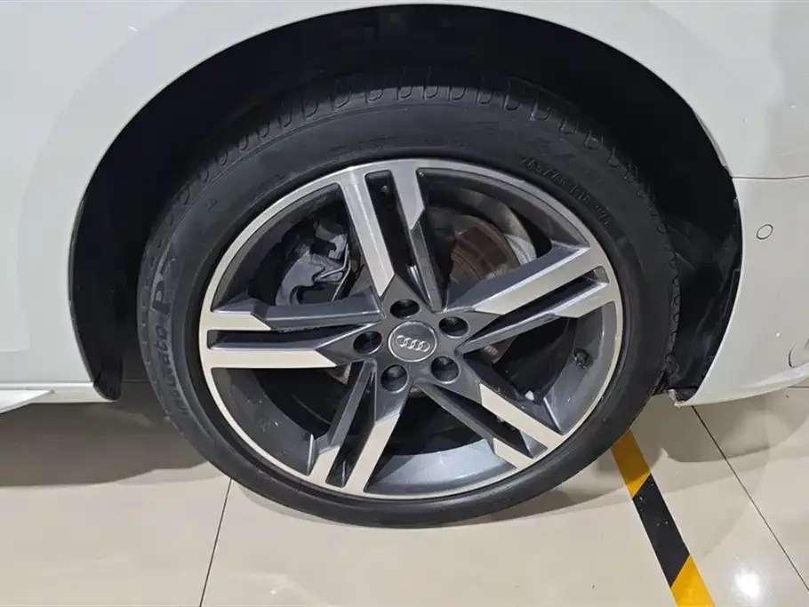 Audi A4L 2021 из CN, фото 6
