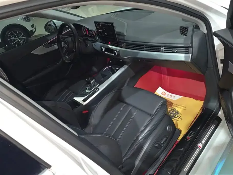 Audi A4L 2021 из CN, фото 8