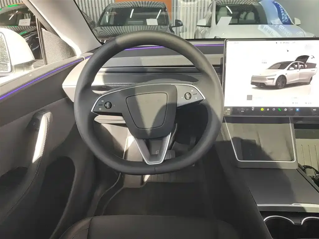 Tesla Model Y — фото 8