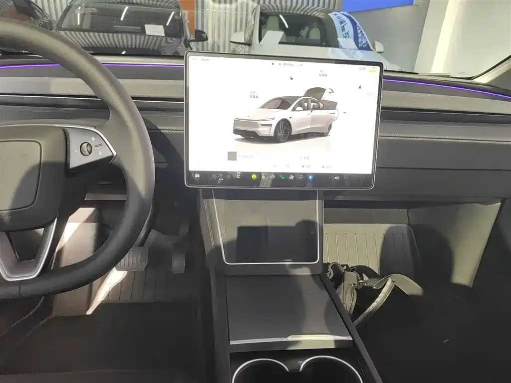 Tesla Model Y — фото 6