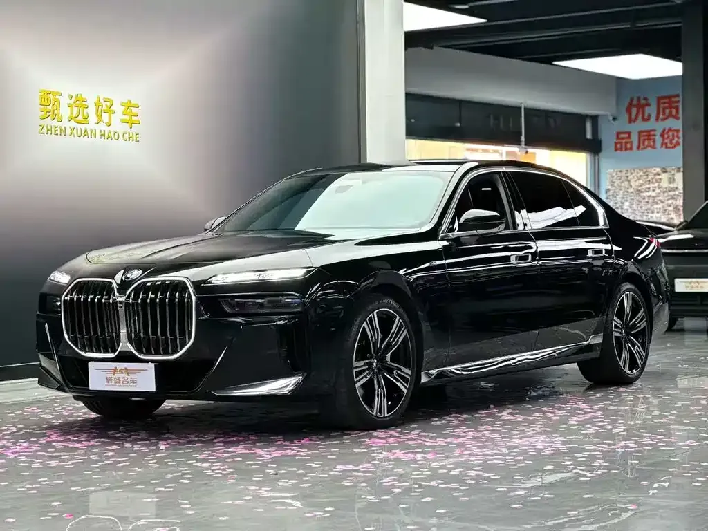 BMW 7 Series 2023 из CN, фото 1