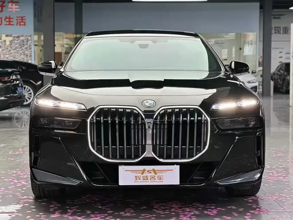 BMW 7 Series 2023 из CN, фото 2