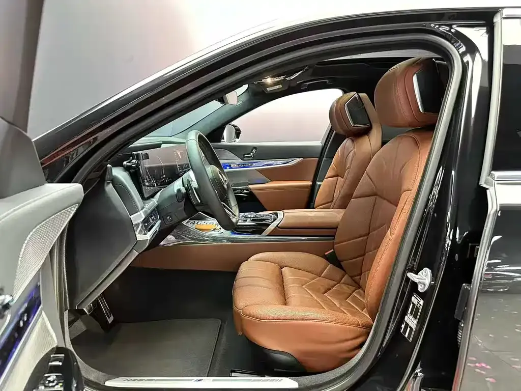 BMW 7 Series 2023 из CN, фото 5