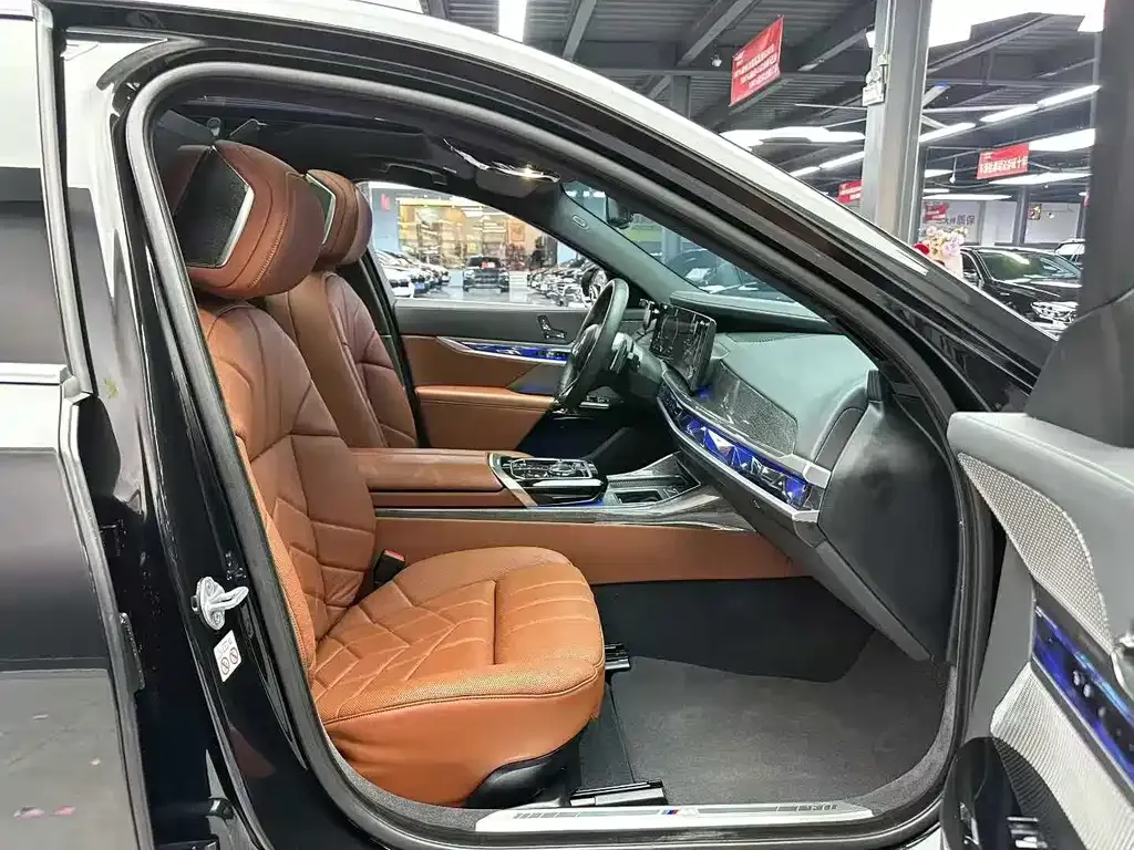 BMW 7 Series 2023 из CN, фото 9