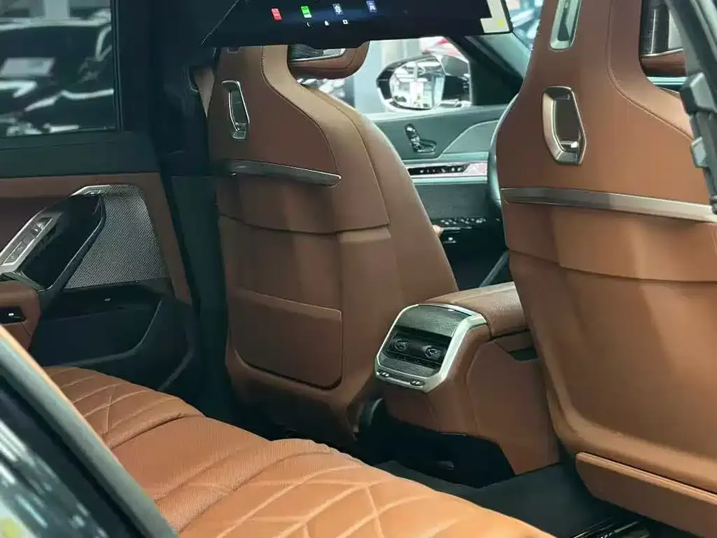 BMW 7 Series 2023 из CN, фото 3