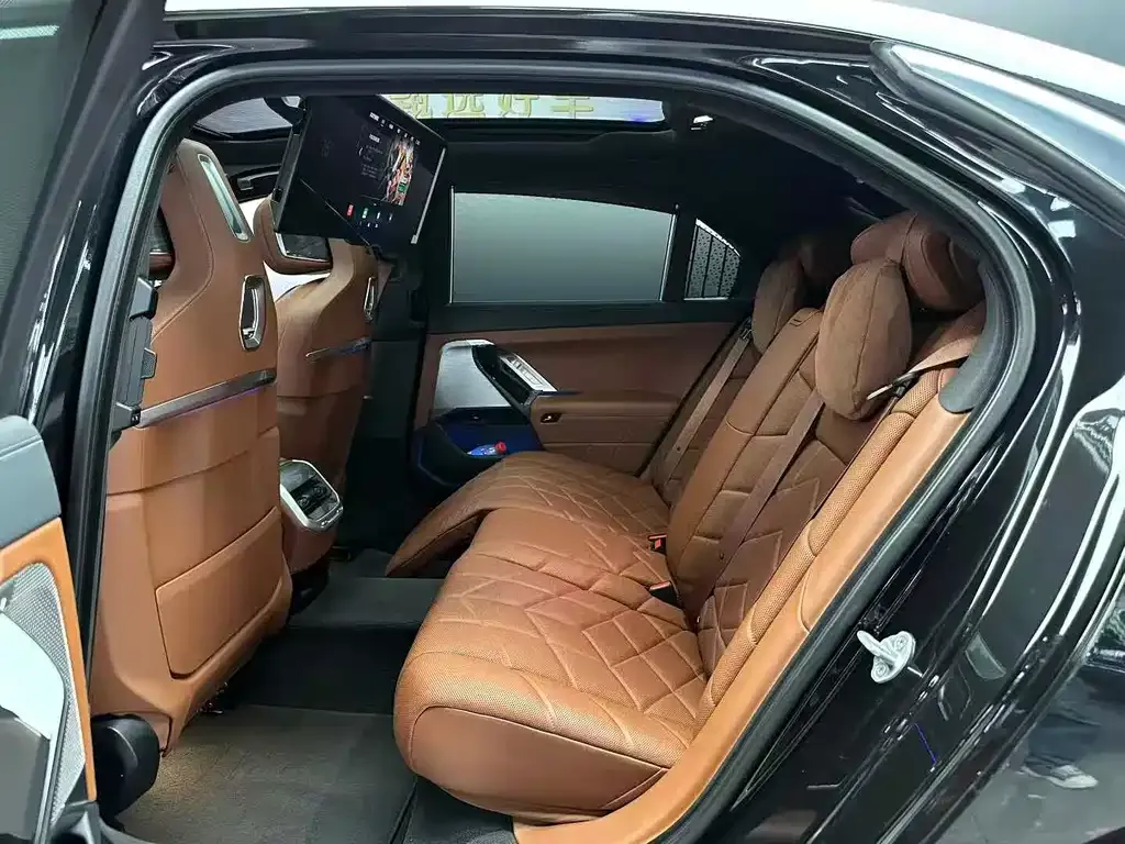BMW 7 Series 2023 из CN, фото 7