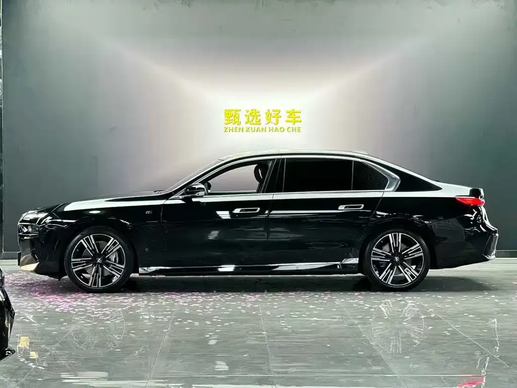 BMW 7 Series 2023 из CN, фото 4