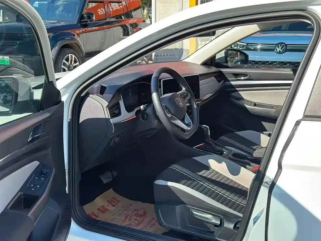 Volkswagen Bora 2023 из CN, фото 8