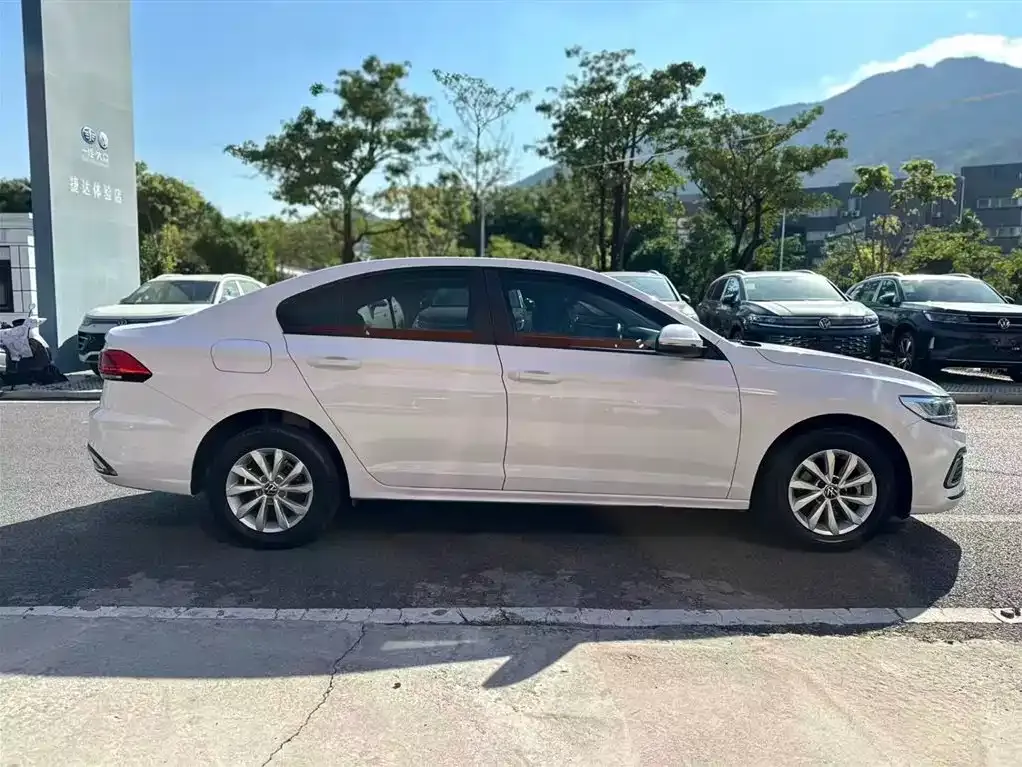 Volkswagen Bora 2023 из CN, фото 9