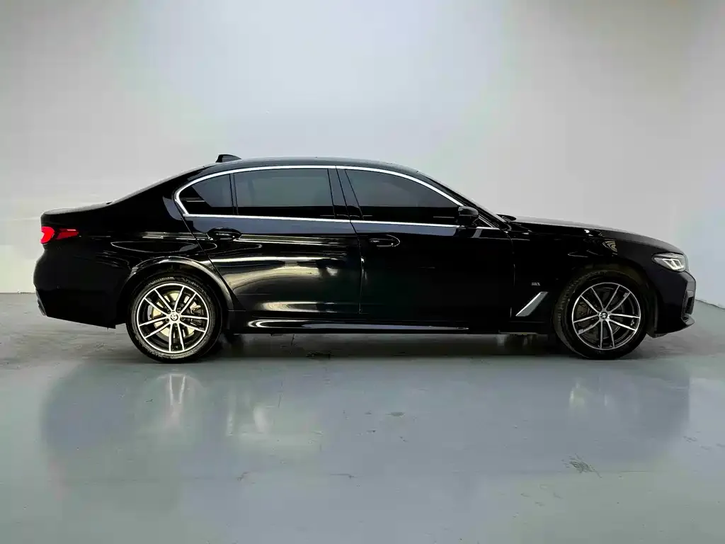 BMW 5 Series — фото 4