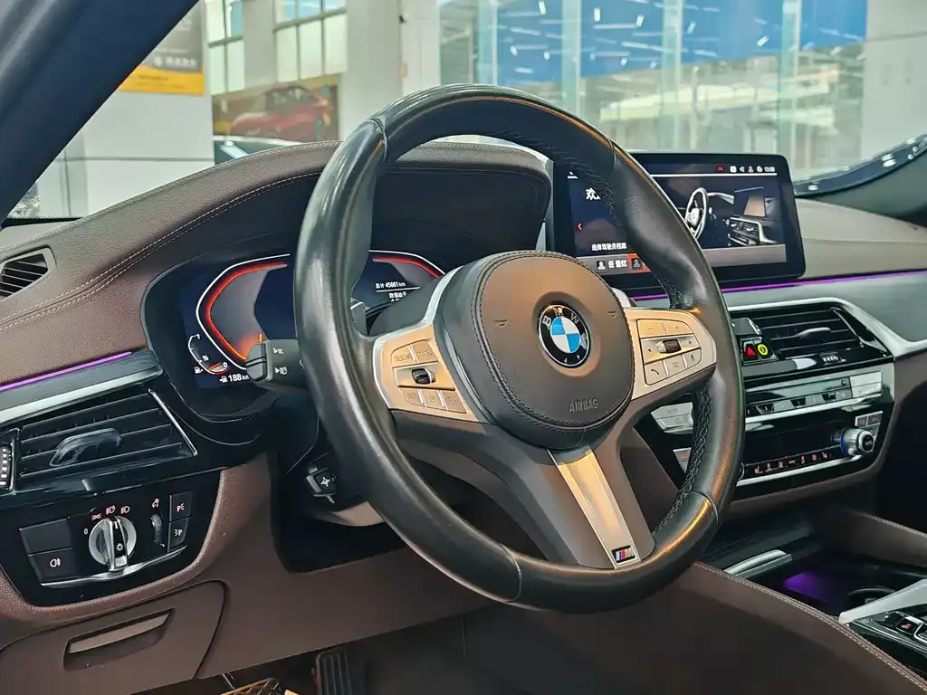 BMW 5 Series — фото 10
