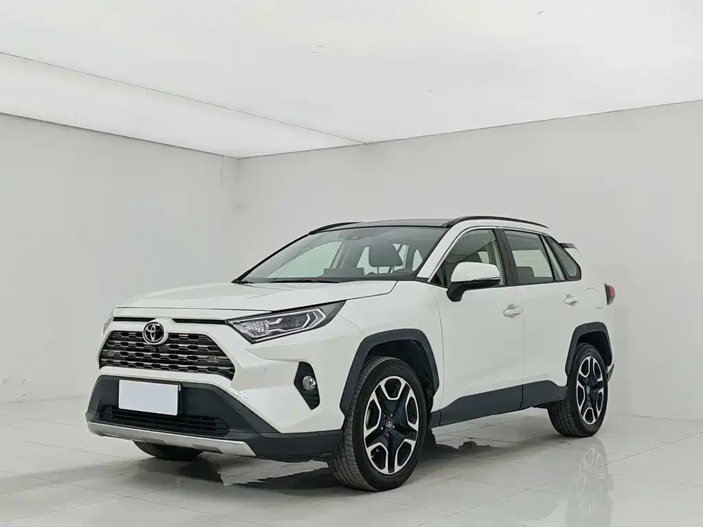 Toyota RAV4 — фото 1