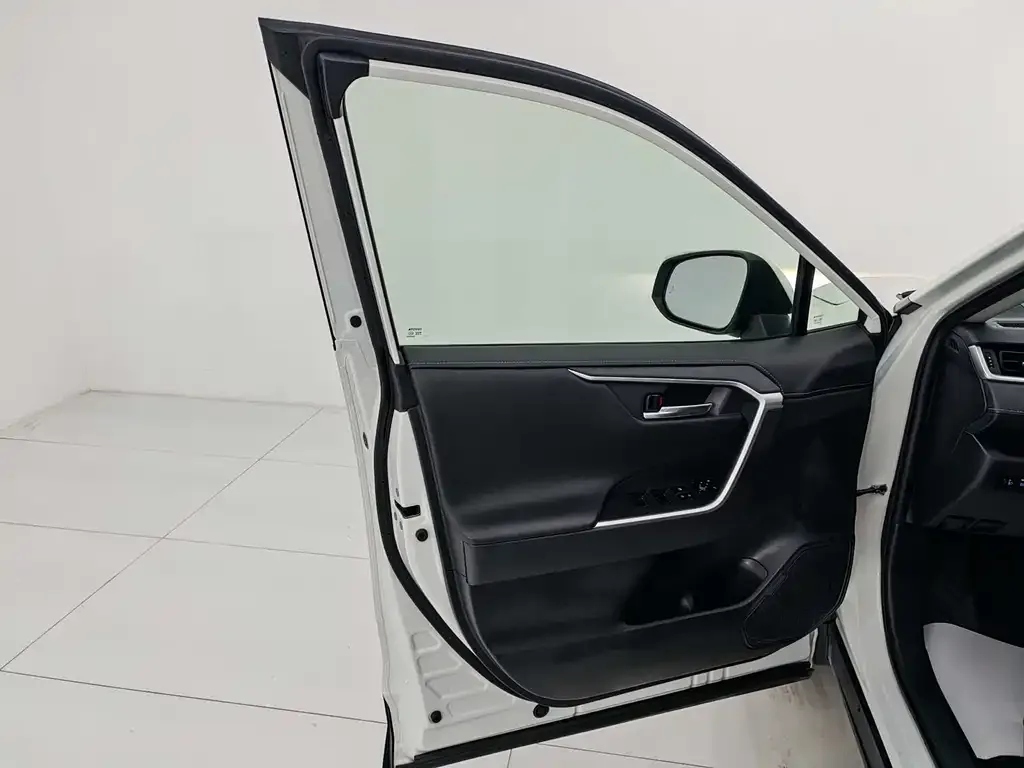 Toyota RAV4 — фото 10