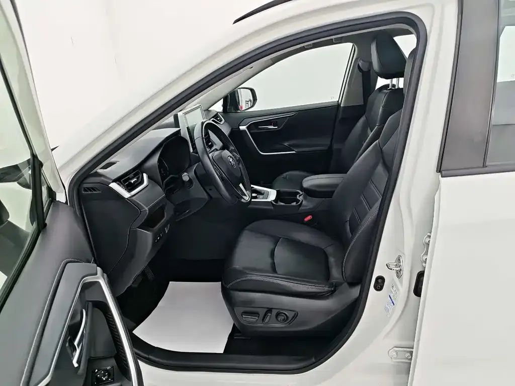 Toyota RAV4 — фото 9