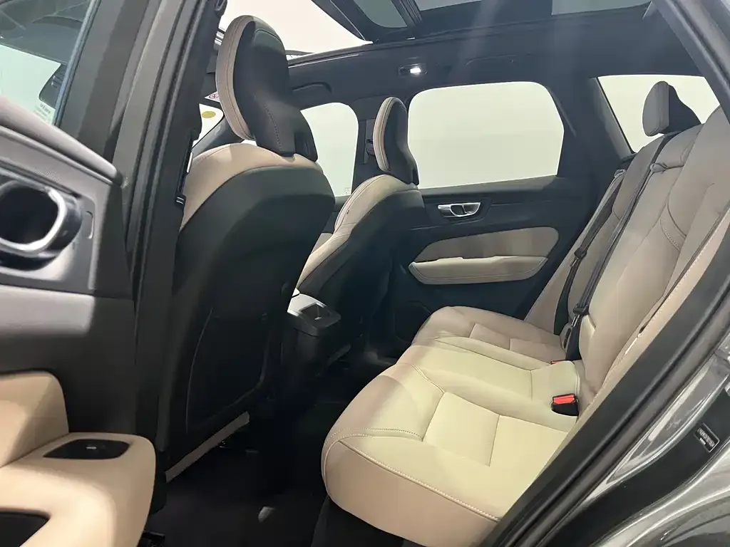 Volvo XC60 2025 из CN, фото 4