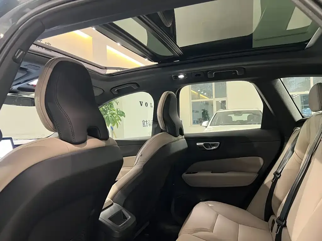 Volvo XC60 2025 из CN, фото 7