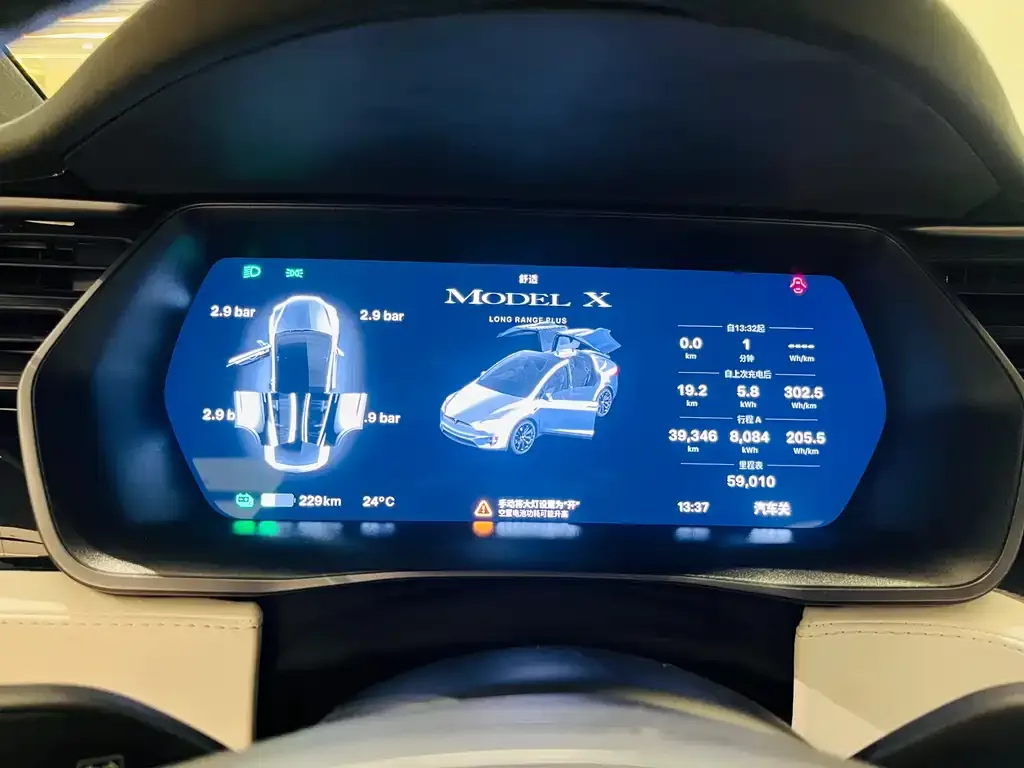 Tesla Model X — фото 6