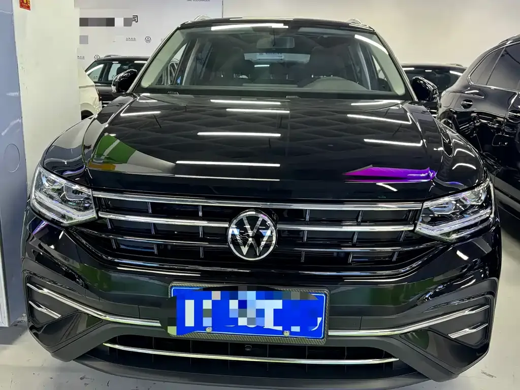 Volkswagen Tiguan L — фото 2