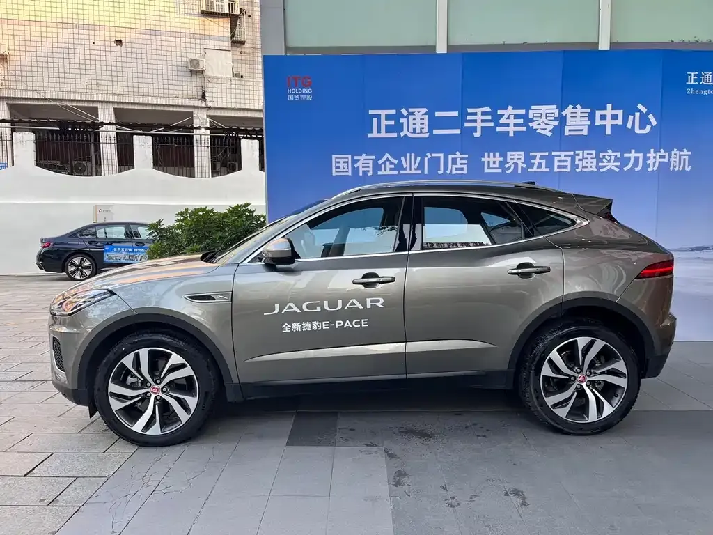 Jaguar E-PACE — фото 2