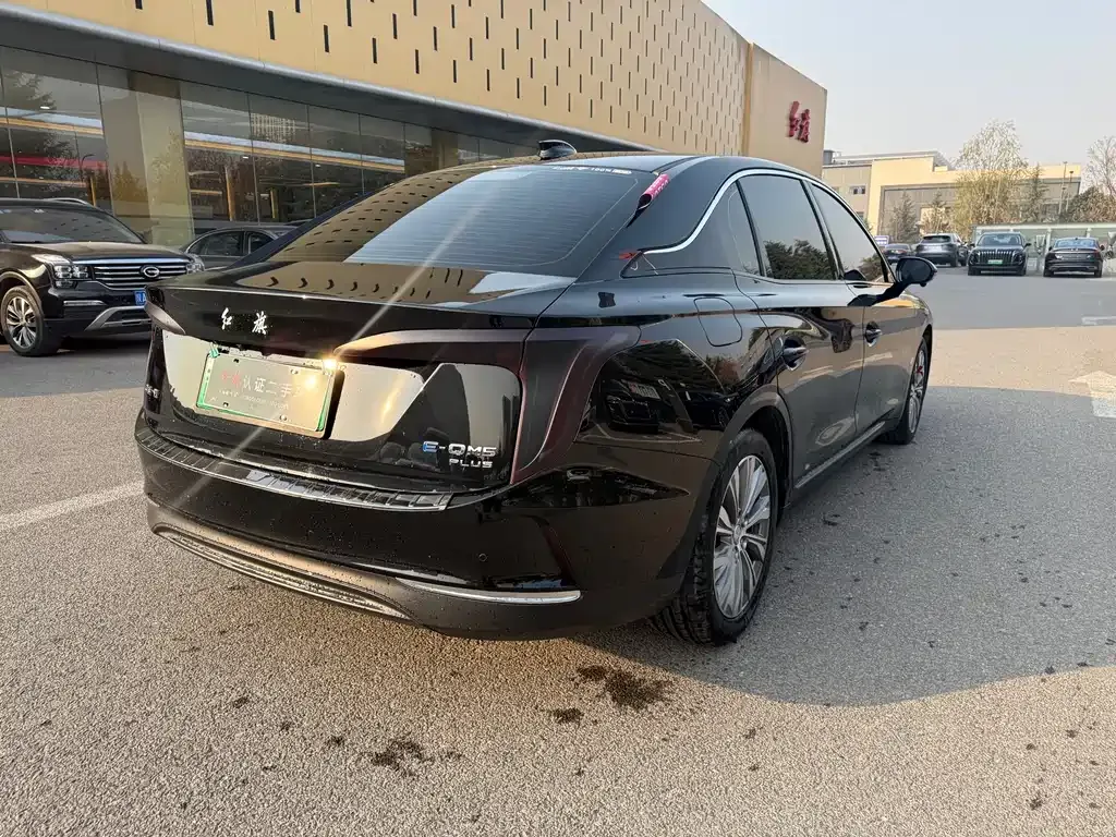 Hongqi E-QM5 — фото 9