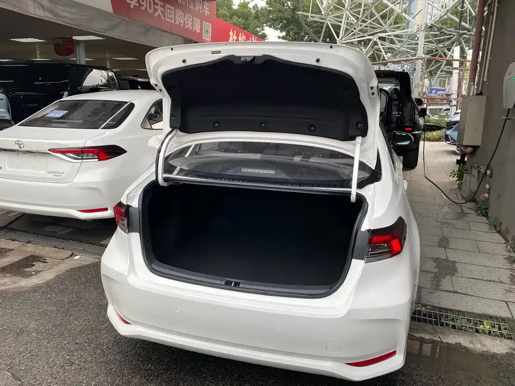 Toyota Corolla 2024 из CN, фото 2