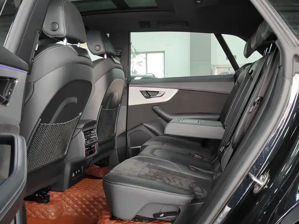 Audi Q8 2021 из CN, фото 7