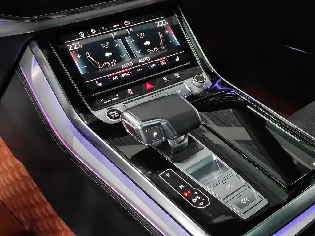 Audi Q8 2021 из CN, фото 4