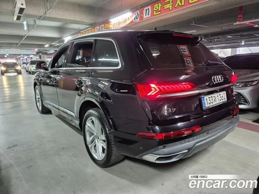 Audi Q7 2021 из KR, фото 8