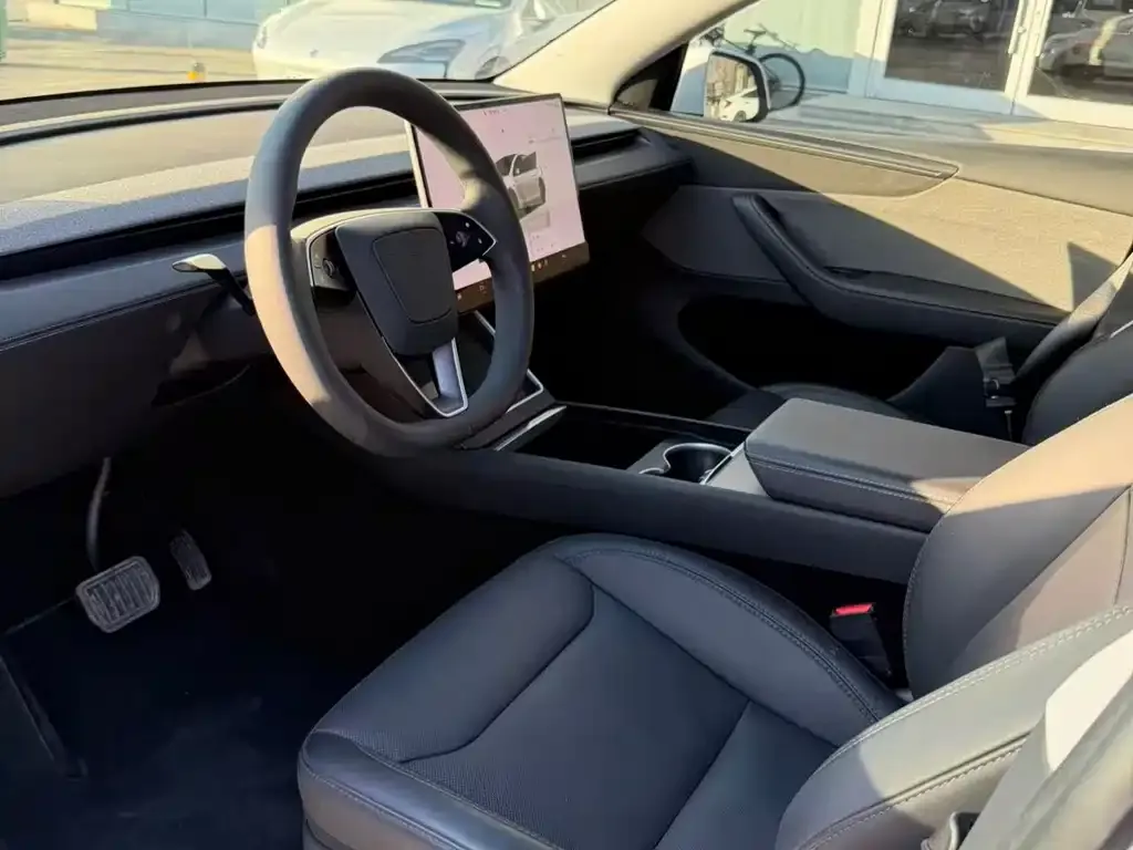 Tesla Model Y 2025 из CN, фото 2