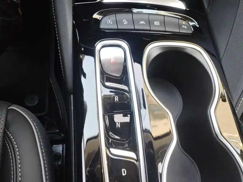 Buick Envision Plus — фото 9