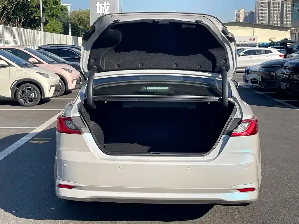 Toyota Camry 2024 из CN, фото 2
