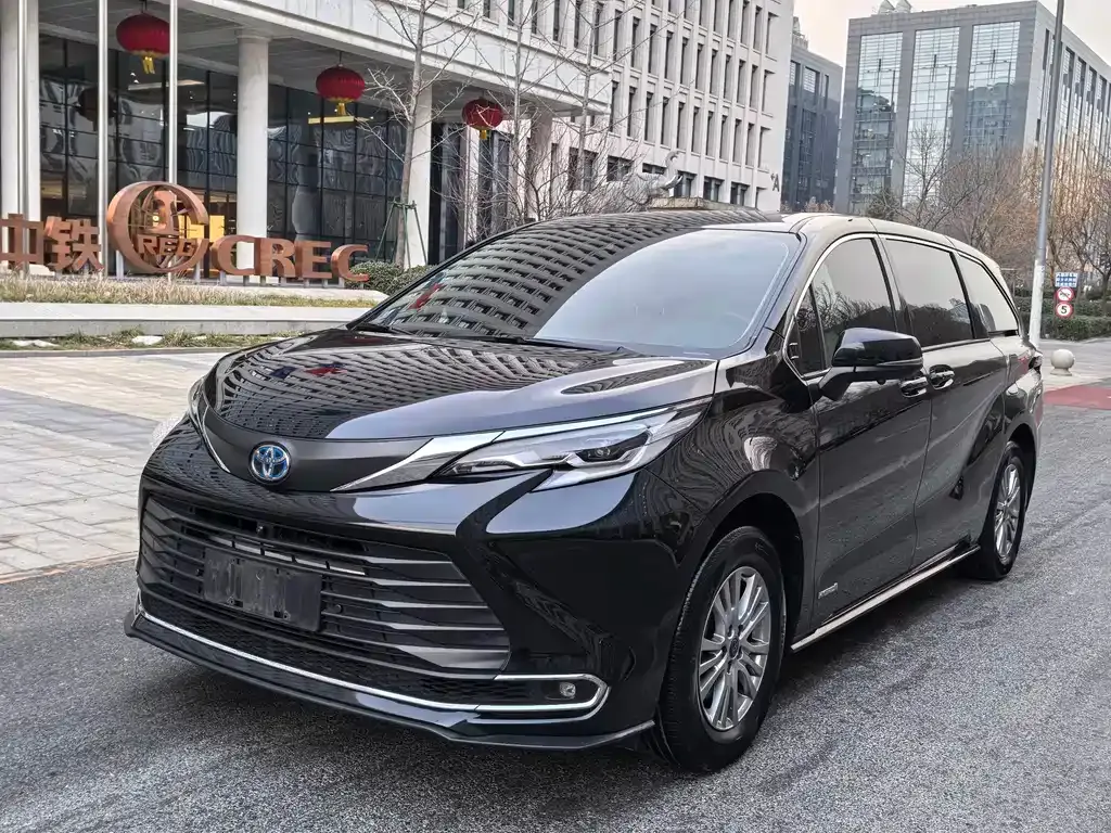 Toyota Sienna 2023 из CN, фото 1
