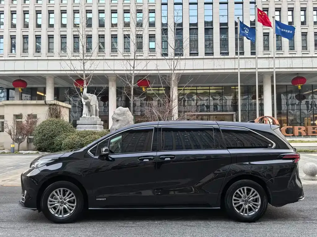 Toyota Sienna 2023 из CN, фото 7
