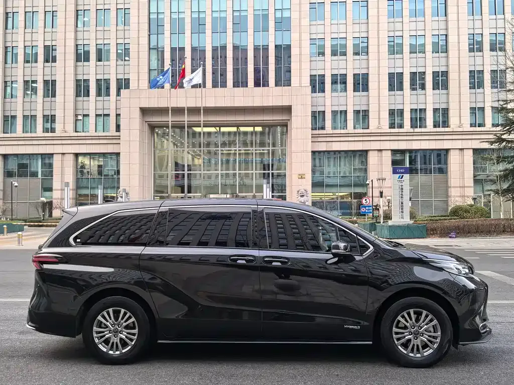 Toyota Sienna 2023 из CN, фото 8