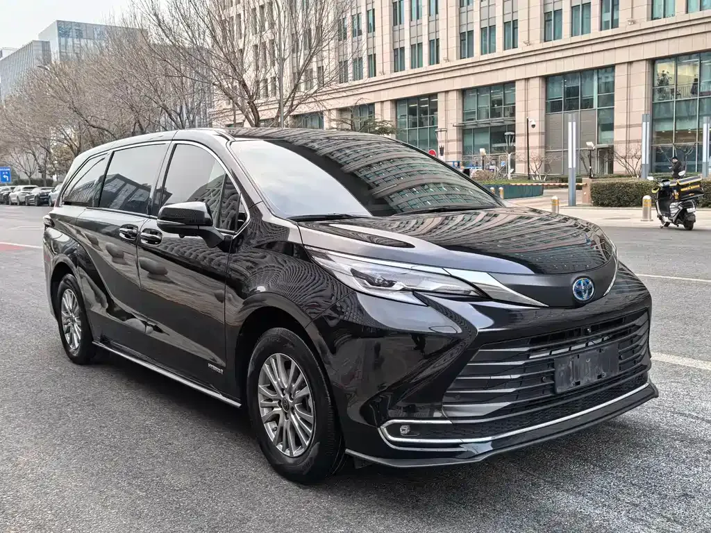 Toyota Sienna 2023 из CN, фото 4