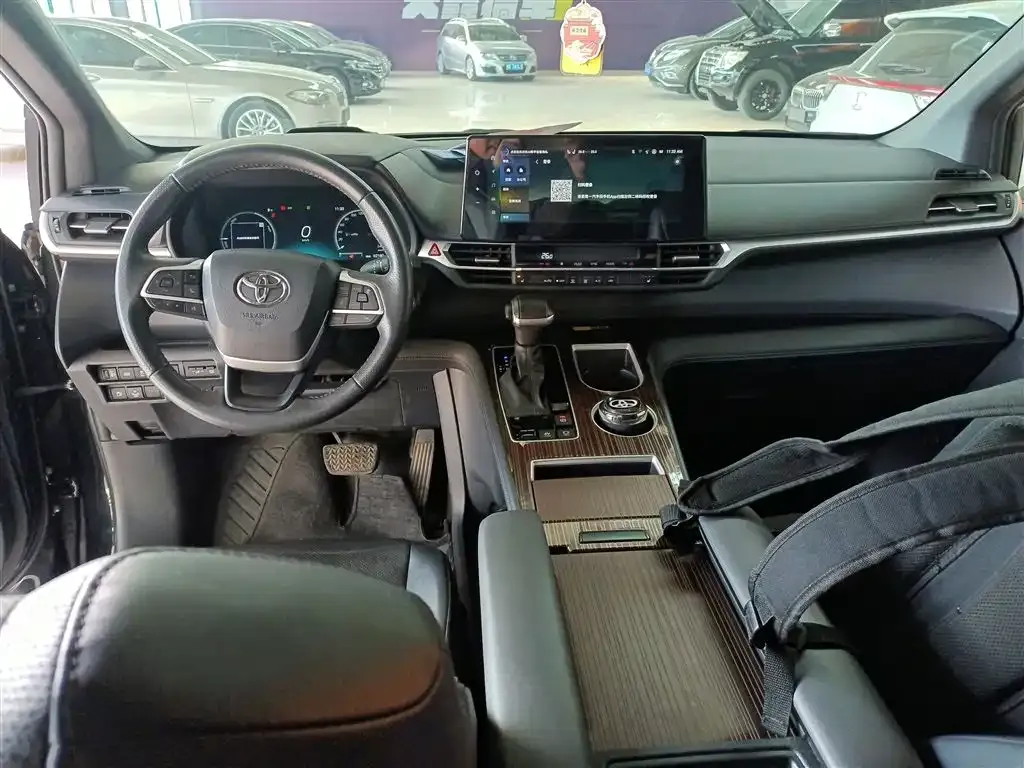 Toyota Granvia 2024 из CN, фото 9