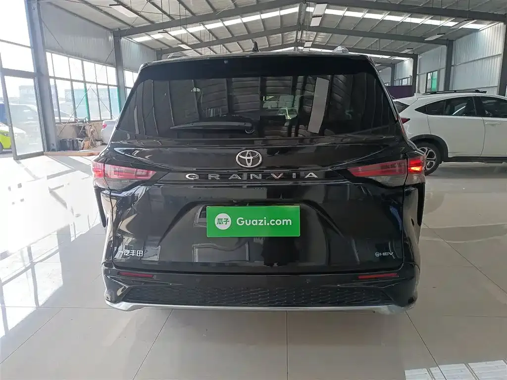 Toyota Granvia 2024 из CN, фото 8