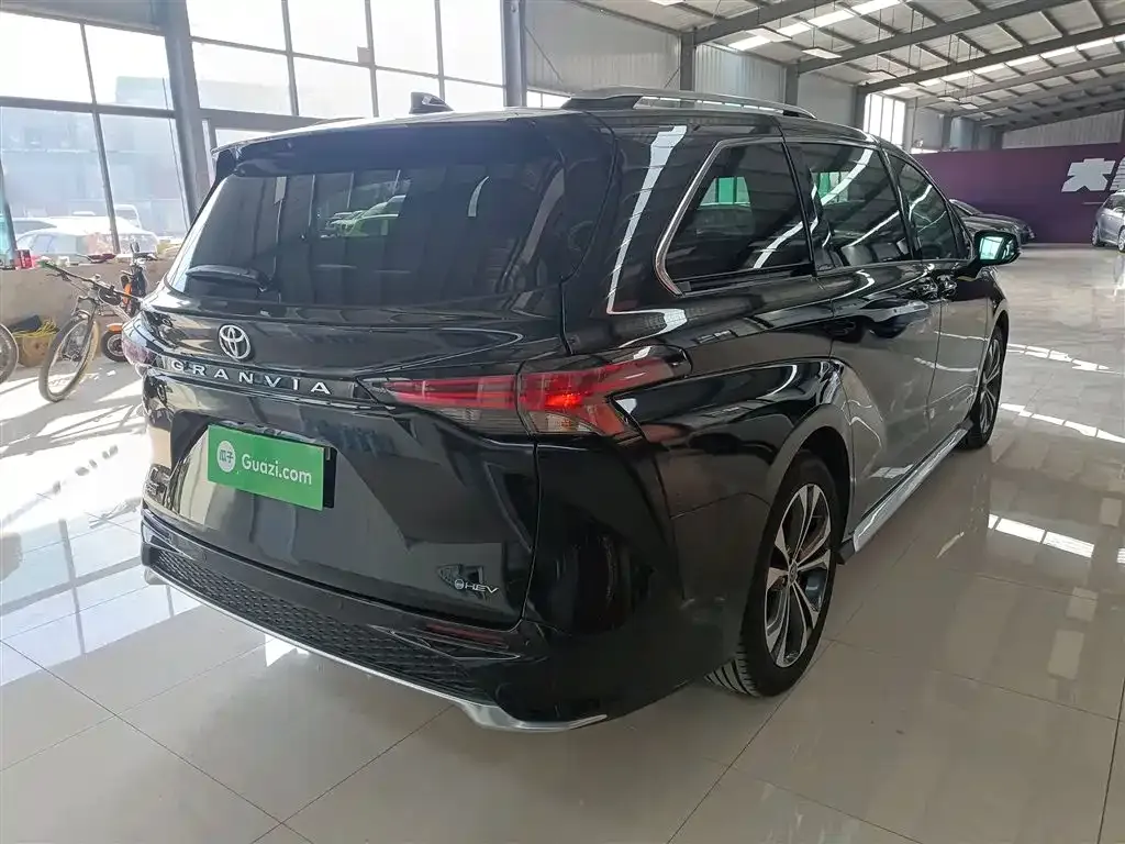 Toyota Granvia 2024 из CN, фото 2
