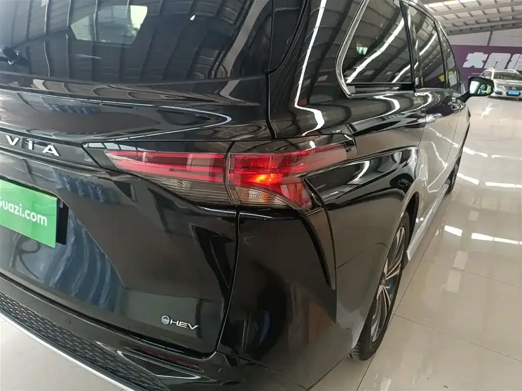 Toyota Granvia 2024 из CN, фото 7