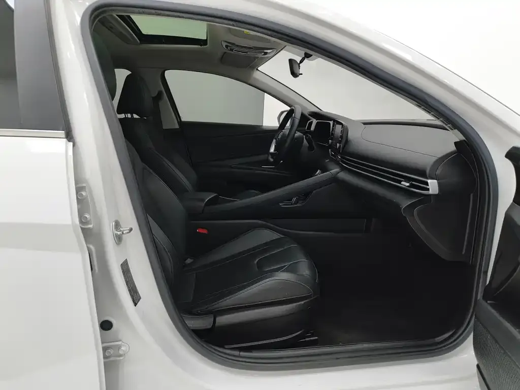 Hyundai Elantra 2022 из CN, фото 4